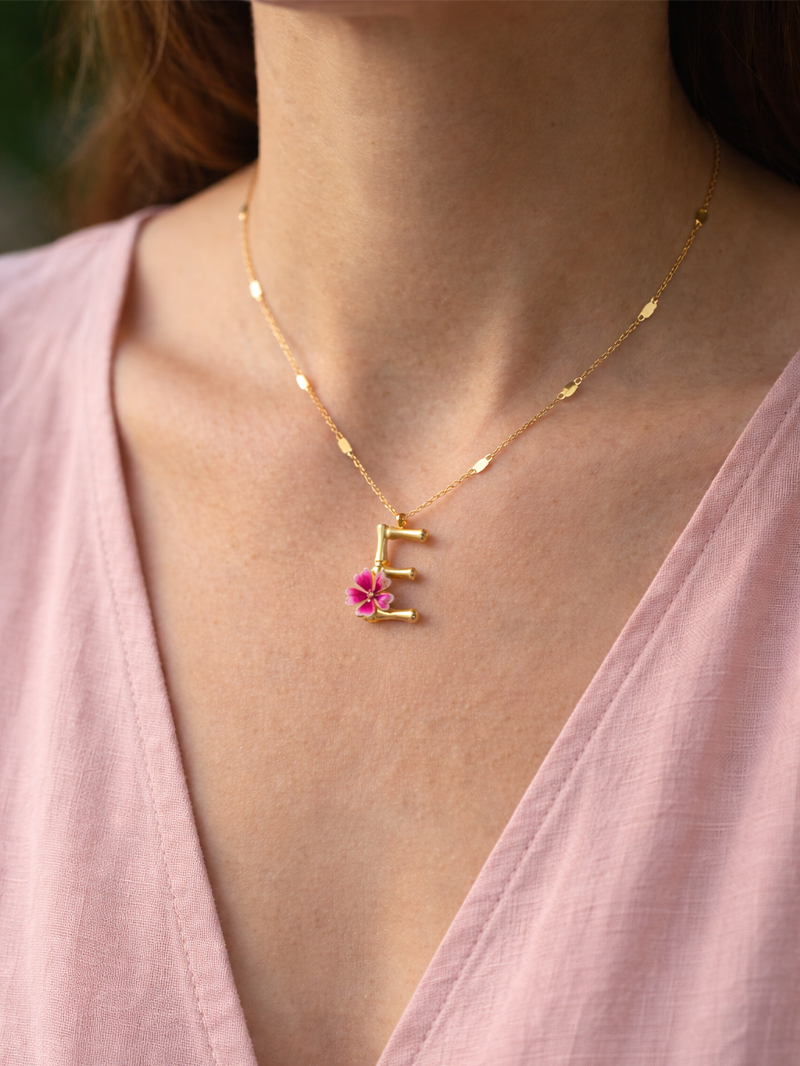 Blossom Letter E Harfi Ebegümeci Kolye