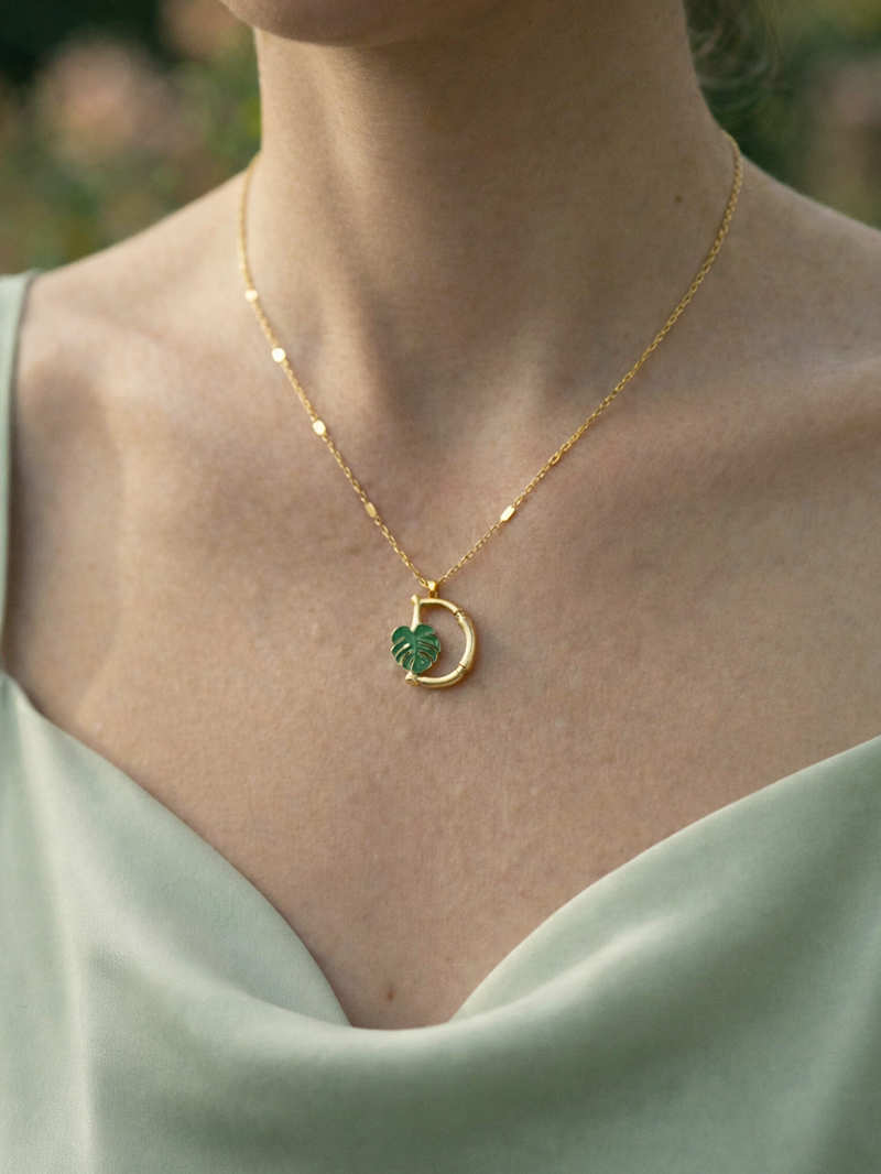 Blossom Letter D Harfi Deve Tabanı Kolye Ucu