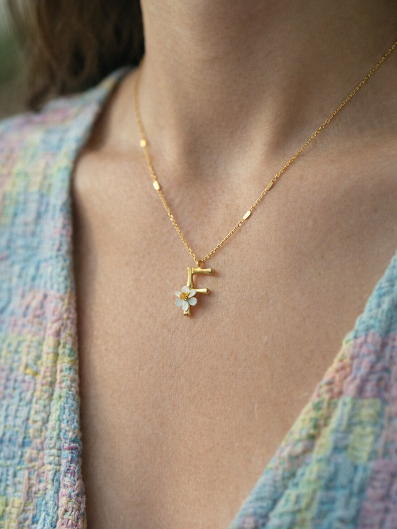 Blossom Letter F Harfi Frezya Kolye Ucu