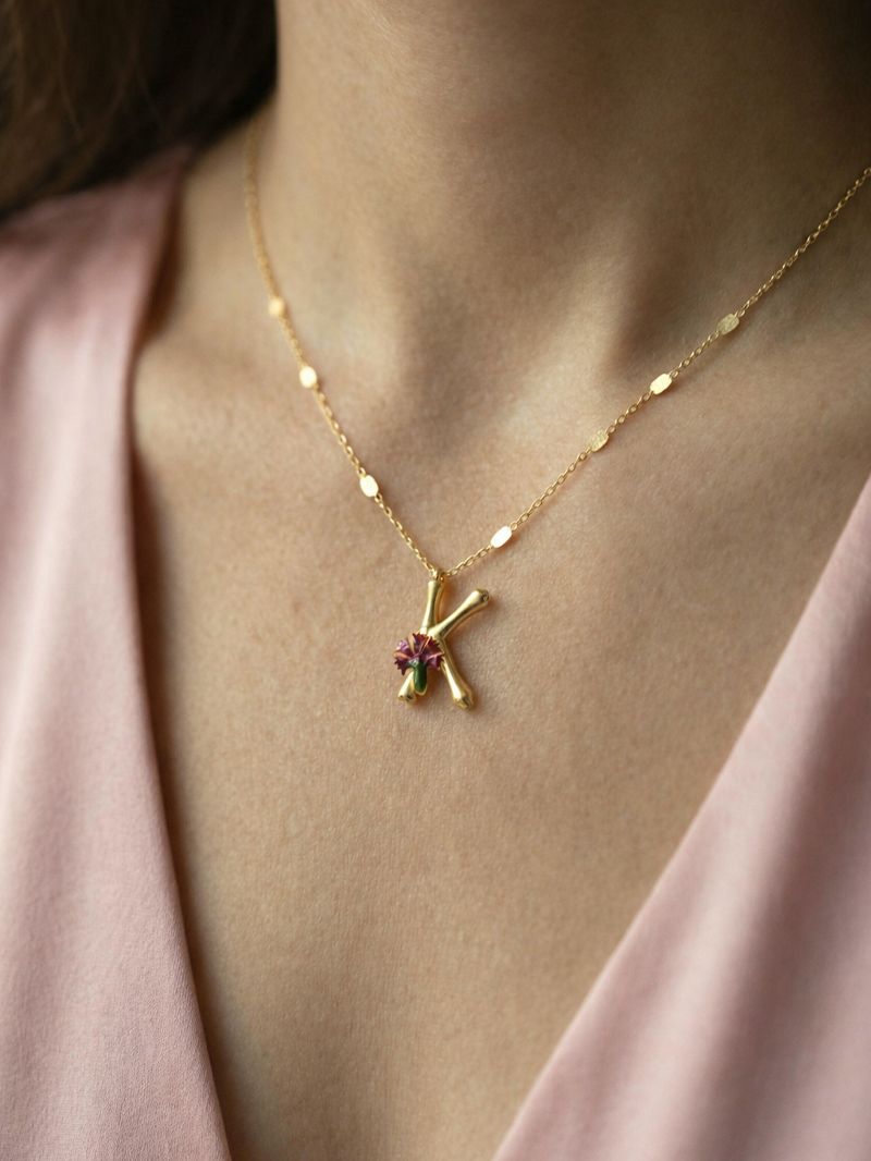 Blossom Letter K Harfi Karanfil Kolye Ucu