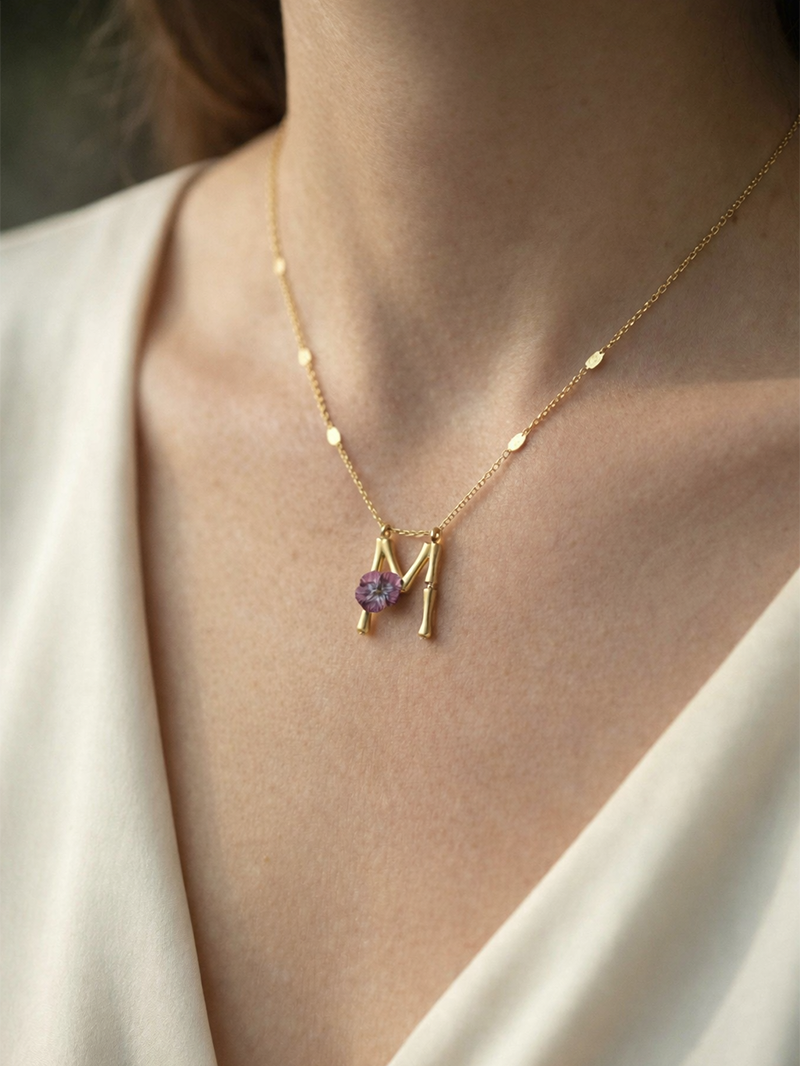 Blossom Letter M Harfi Menekşe Kolye Ucu