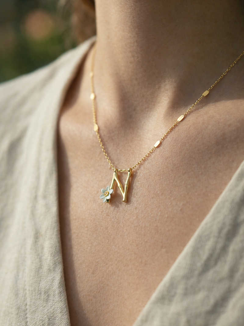 Blossom Letter N Harfi Nergis Kolye Ucu