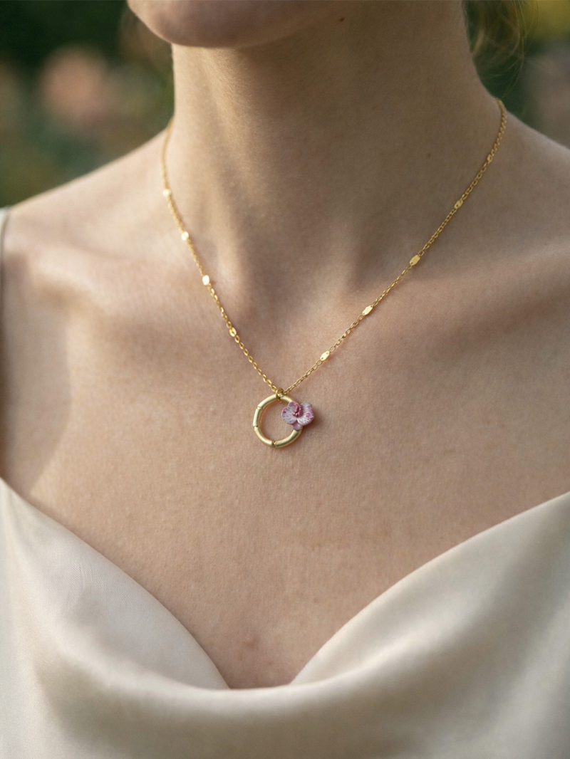 Blossom Letter O Harfi Orkide Kolye Ucu