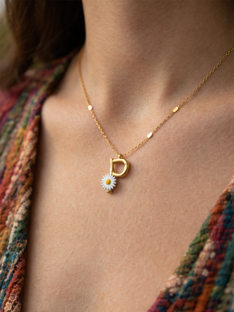 Blossom Letter P Harfi Papatya Kolye Ucu