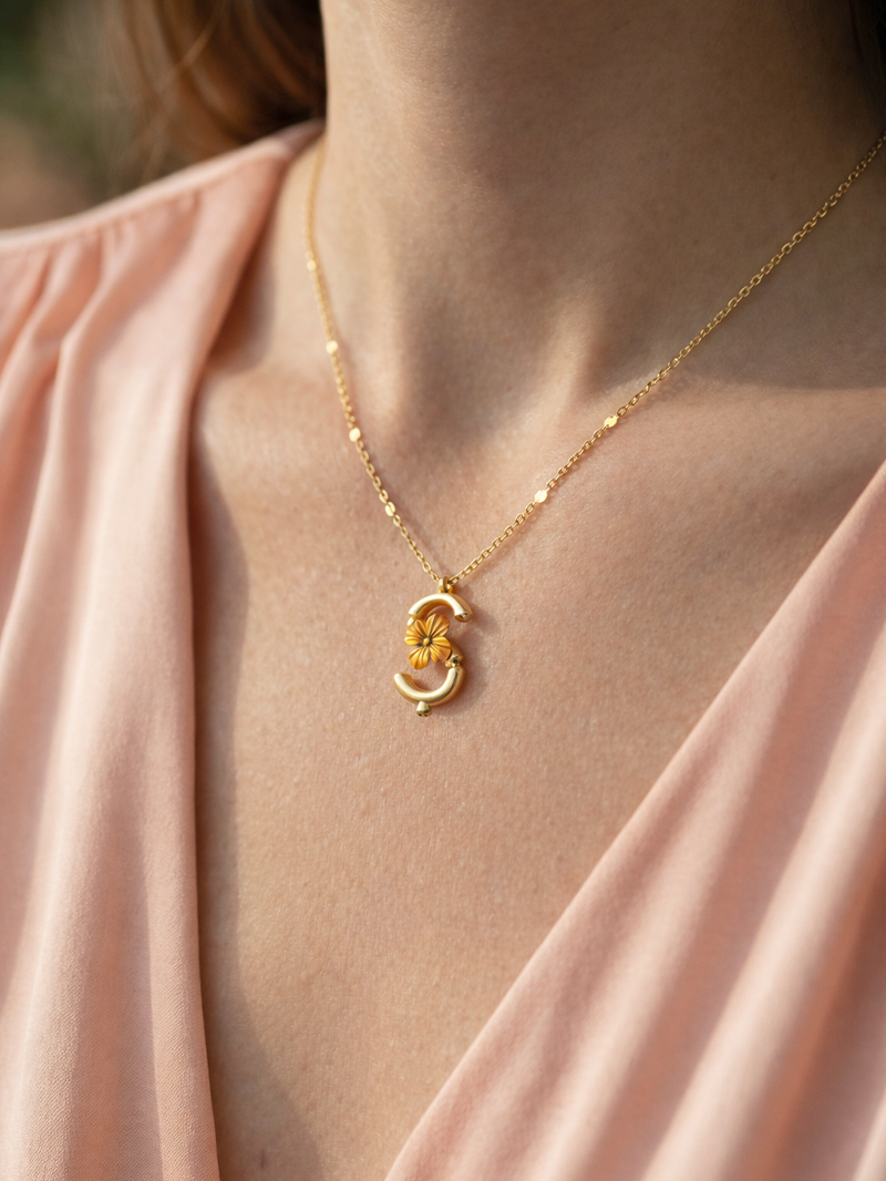 Blossom Letter Ş Harfi Şebboy Kolye