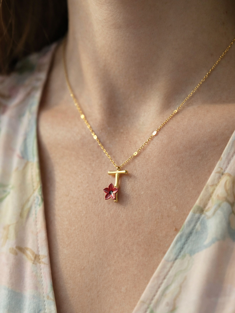 Blossom Letter T Harfi Tütün Çiçeği Kolye Ucu