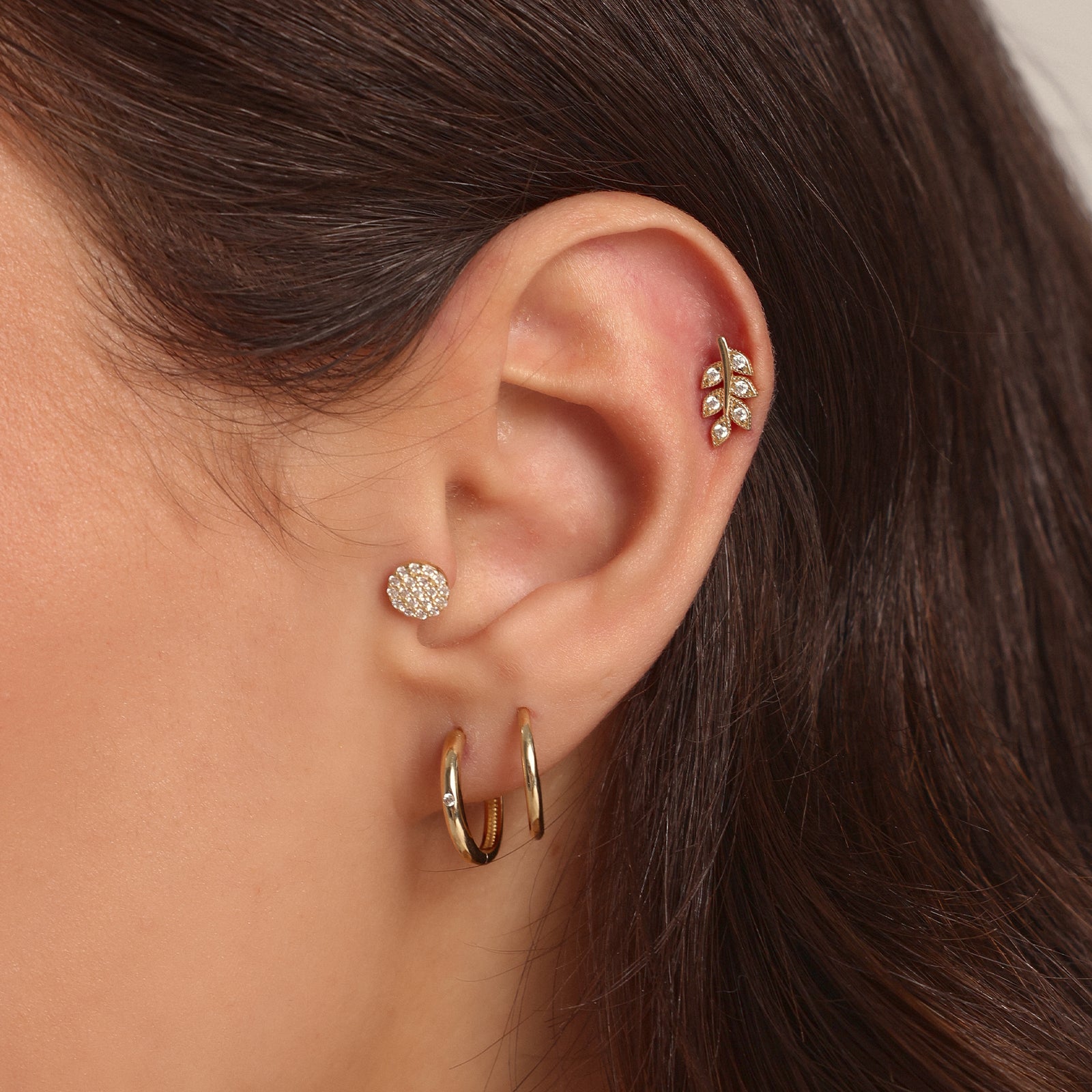 Taşlı Yuvarlak Altın Tragus Piercing