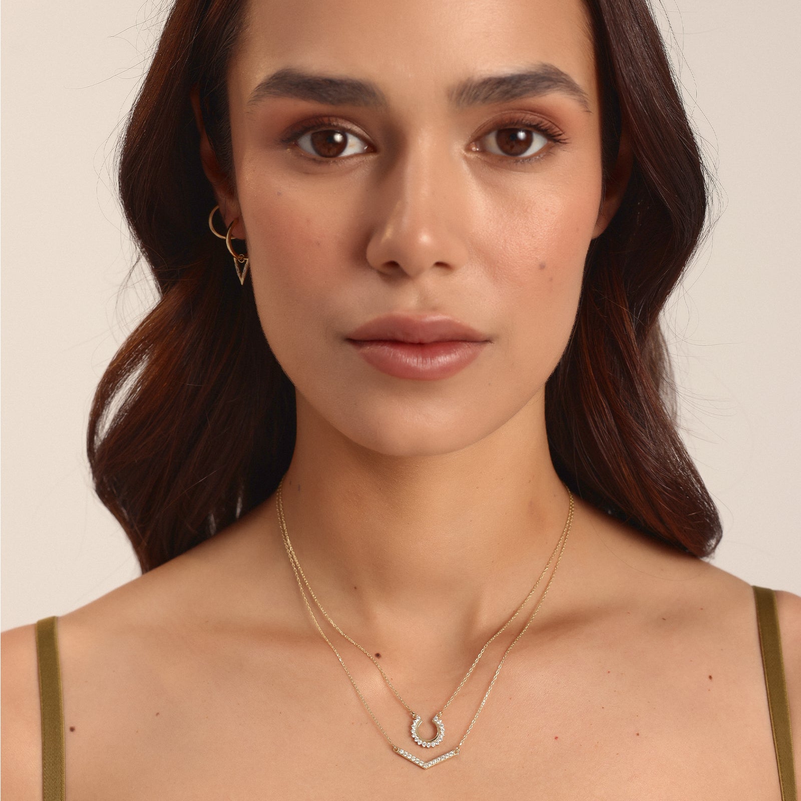 Yuvarlak Taşlı Sallantılı Halka Altın Küpe
